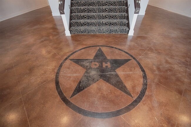 Building Photo - 2293 E Bayshore Dr