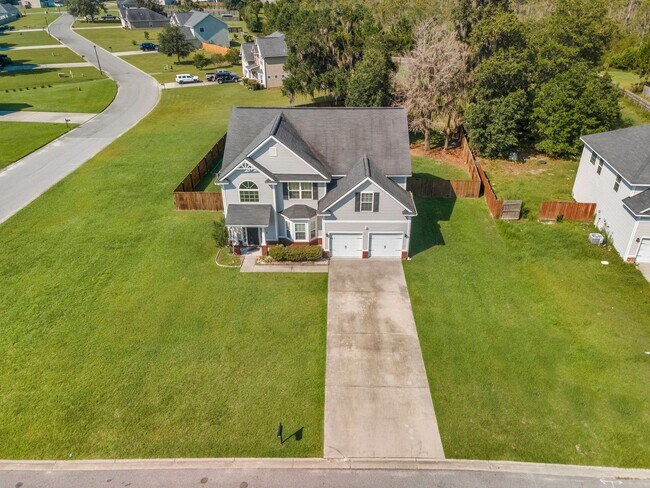 Building Photo - 5 Bedroom, 3 Bath Home in Horse Creek Farms