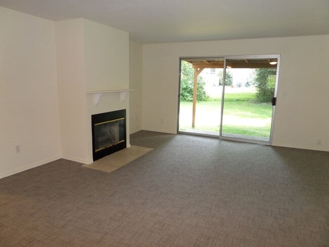Foto del edificio - Super-Cute 2 Bedroom, 2 Bath Duplex in Unb...