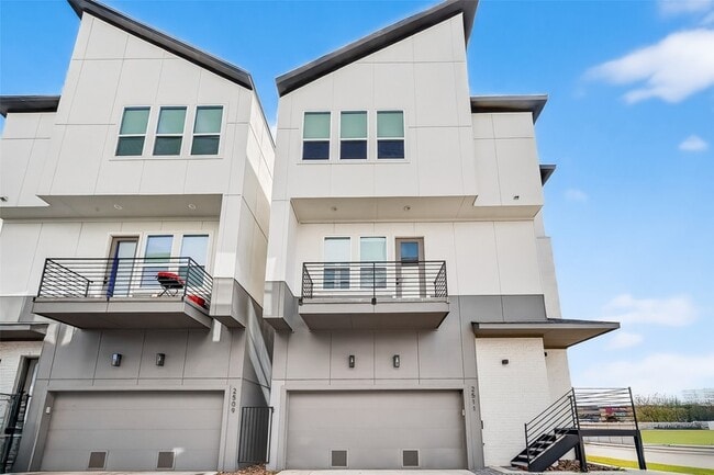 Photo - 2511 N MacGregor Way House