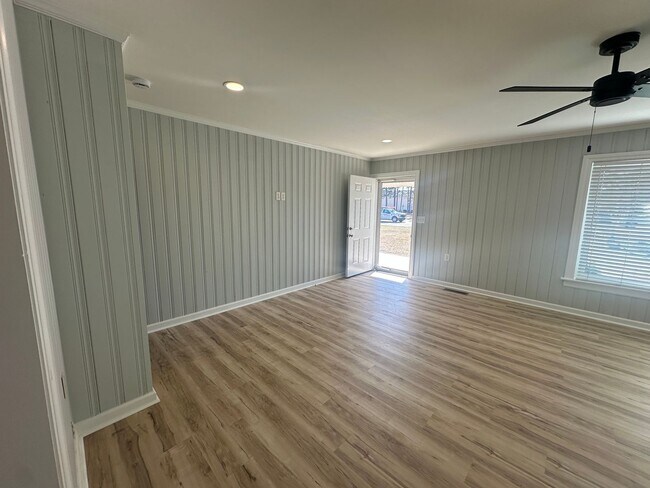 Foto del edificio - Updated 2 Bedroom, 1 Bath Home Locate Close to Wrightsville Beach