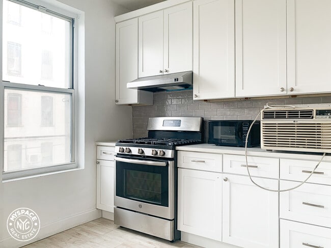 Building Photo - 66-31 Fresh Pond Rd