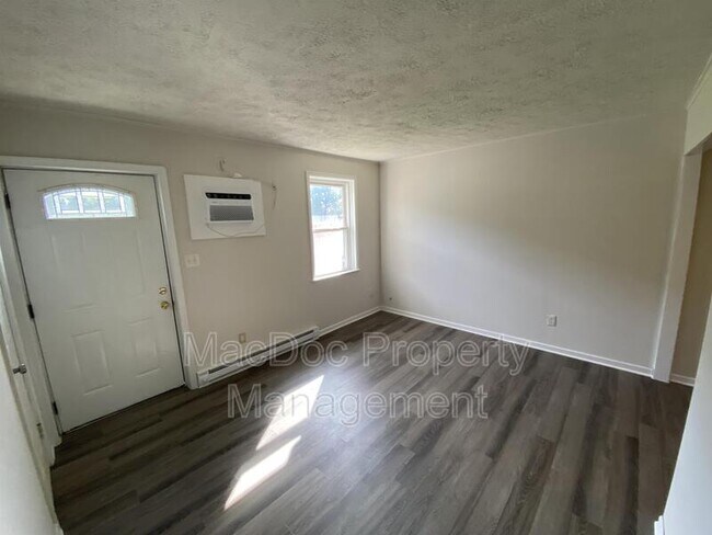 Foto del edificio - 114-116 Loch Lane Drive Apt 8