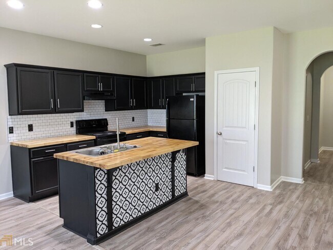 Building Photo - 8 Brown Thrasher Ct