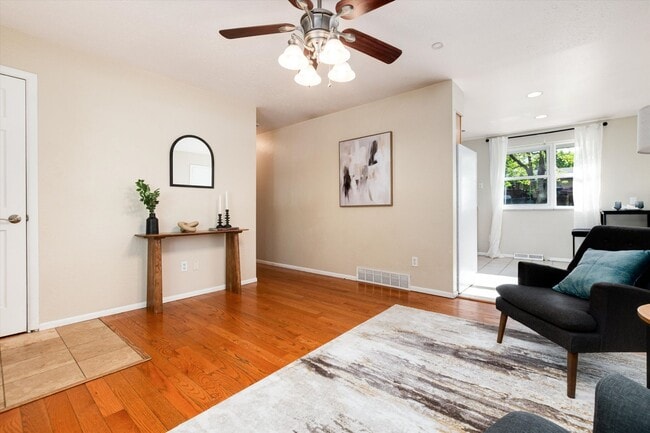 Building Photo - Awesome Littleton Ranch Home