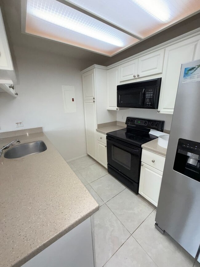 Building Photo - 1 Bedroom 1Bath with 1 covered parking upstairs unit in Royal Palm in Waipio