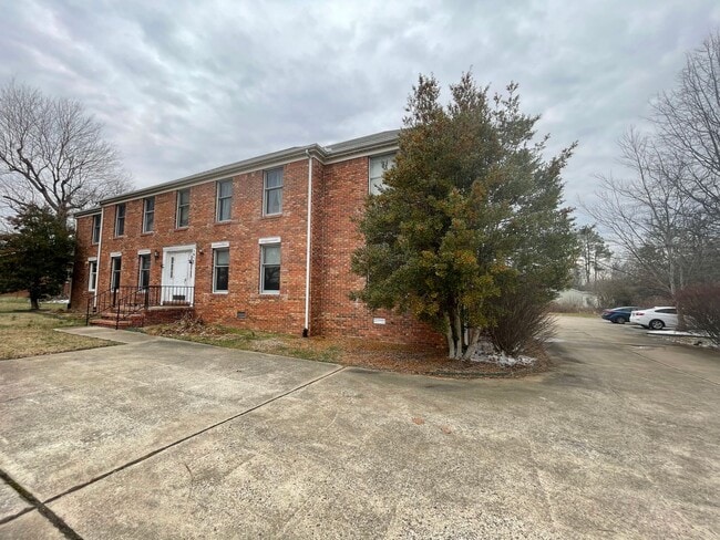 Building Photo - 1614 Wiswell Rd W