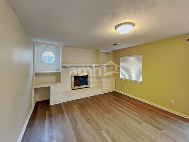 Foto del edificio - 7585 Estes St