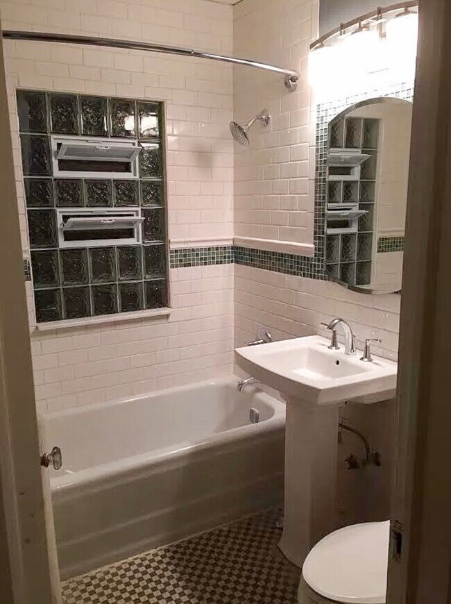 Foto del edificio - 4942 Bryant Ave S