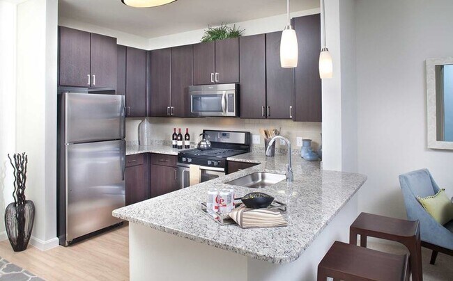 Foto del edificio - 333 Great River Rd