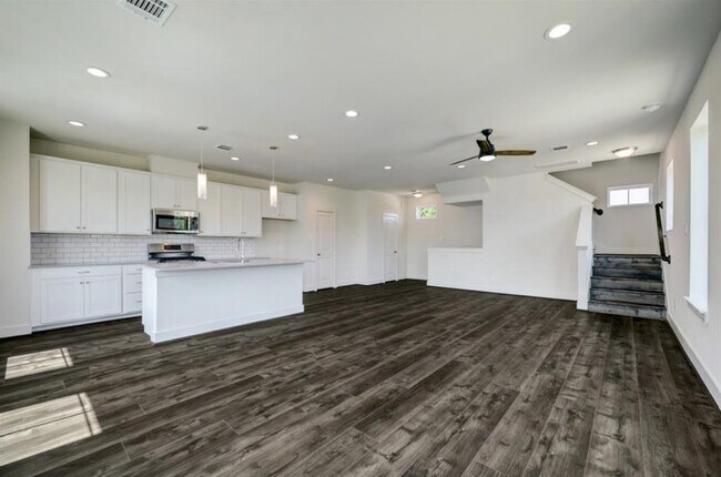 Building Photo - 5207 Burress Spgs Ln