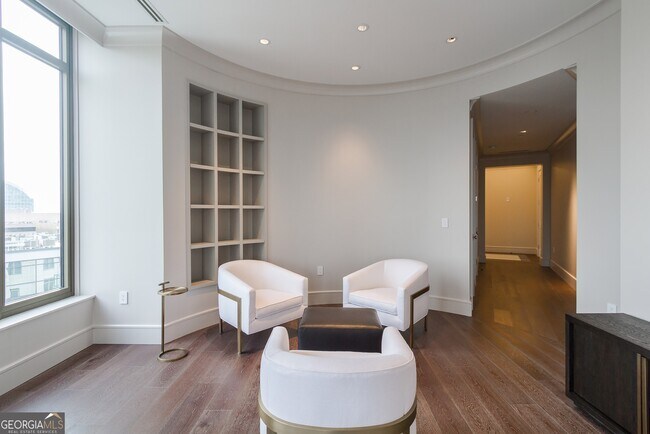 Foto del edificio - 3376 Peachtree Rd NE