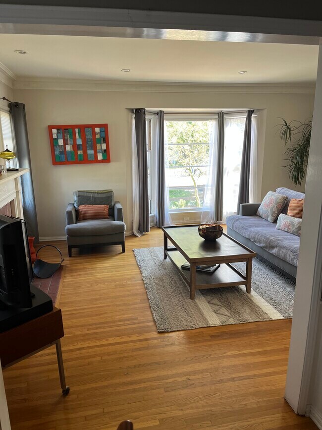 Living Room - Bay Window - 2227 Pearl St