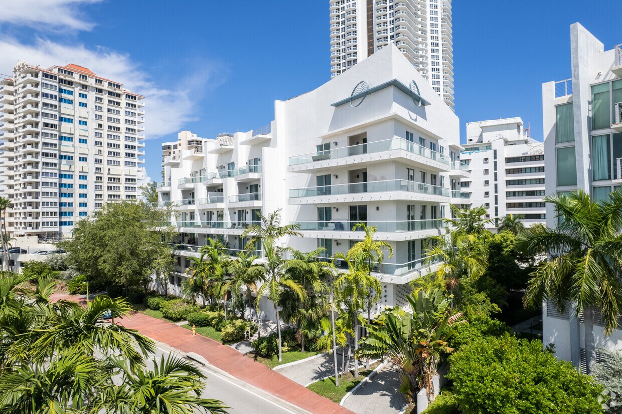 Casablanca Villas Apartments in Miami Beach, FL