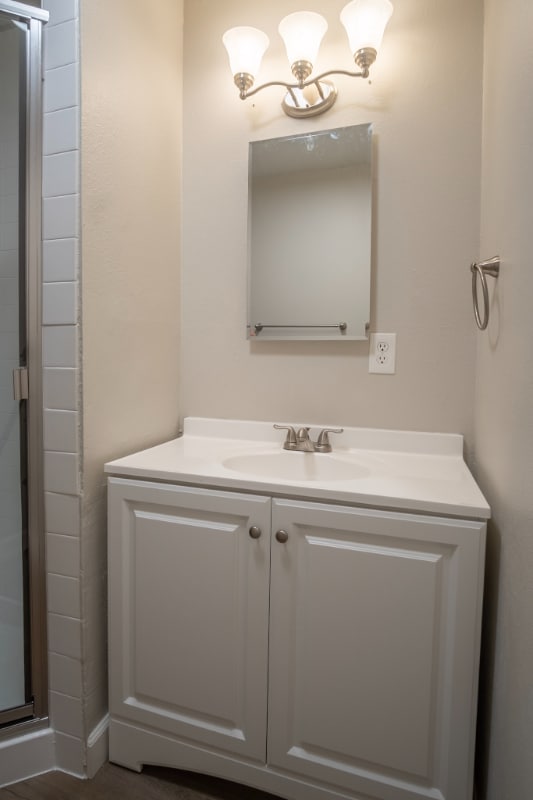 Building Photo - 323 Montrose Dr