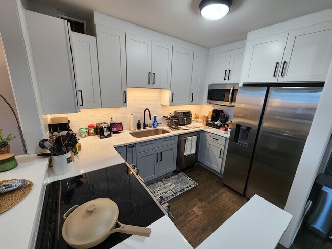 Building Photo - 400 N La Salle Dr