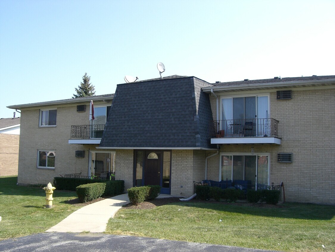 48 W 66th St Unit 3, Westmont, IL 60559 Condo for Rent in Westmont