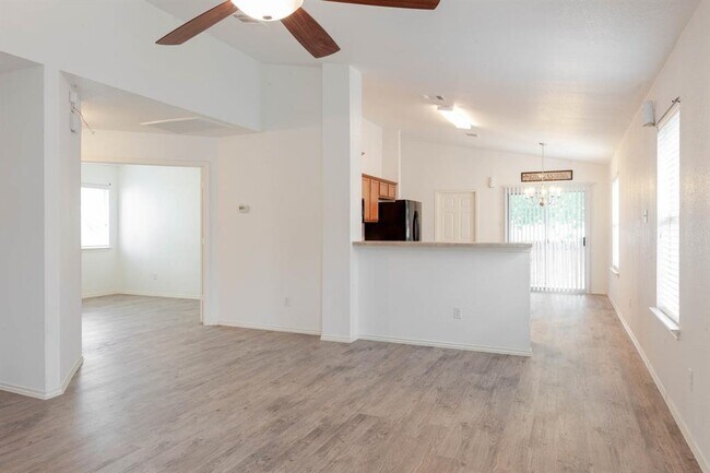 Foto del edificio - 906 Aiken Dr