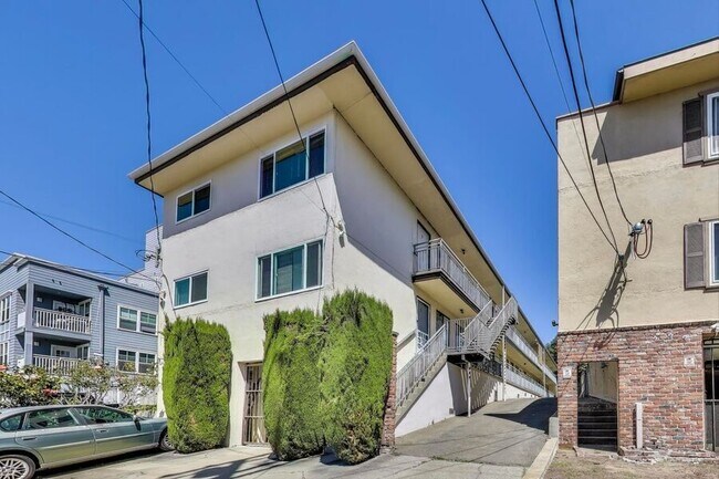 Building Photo - 329 Lester Ave