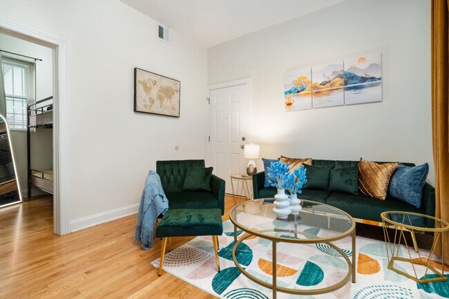 Foto del edificio - 2724 W Division St