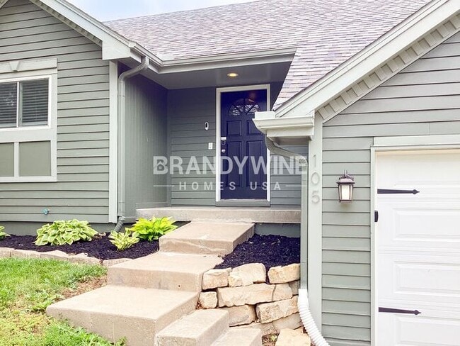 Building Photo - 105 Sumac St