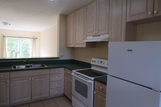 Foto del edificio - 13813  Yarmouth Drive 13815