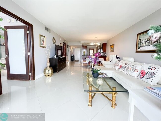 Foto del edificio - 2940 N Course Dr