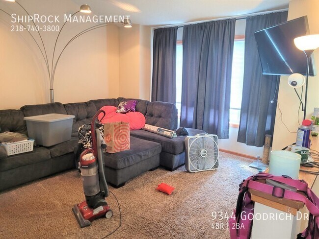 Foto del edificio - 9344 Goodrich Dr