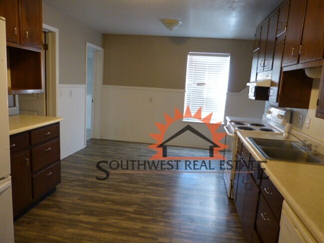 Foto del edificio - Super cute 2 story!