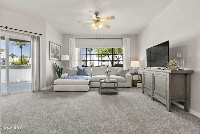 Foto del edificio - 16220 N 7th St