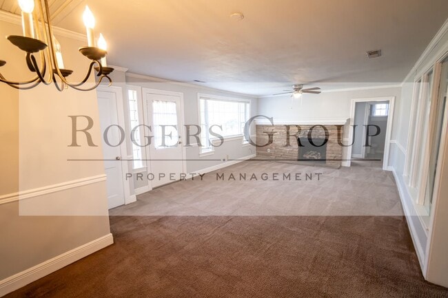 Foto del edificio - 305 White Oak Dr