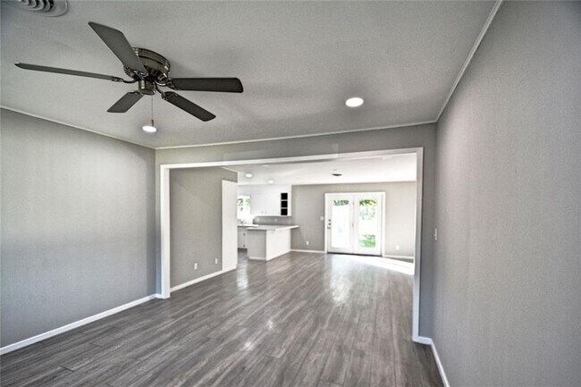 Building Photo - 1216 Rivercrest Dr