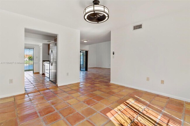 Building Photo - 1271 SW 124th Ct