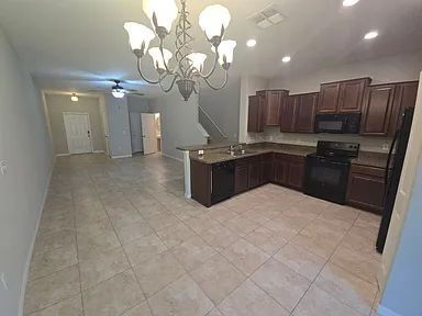 Foto del edificio - Spacious Townhome with Pond Views | 3BR + Loft + Screened Patio