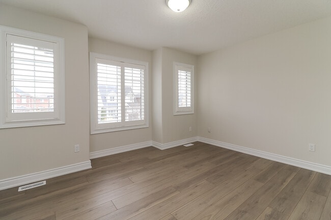 Building Photo - 75 Garbutt Cres