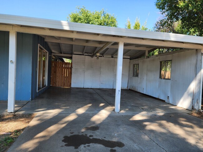 Building Photo - 65 Sherman Dr