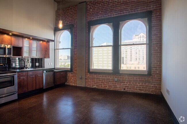 1HAB, 1BA - 607 ft² - St. Claire Building