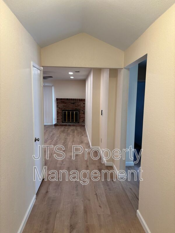 Foto del edificio - 5512 Mike Arthur Ct