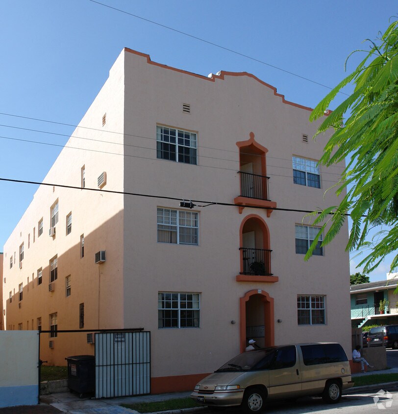 Building Photo - 1414 SW 5th St