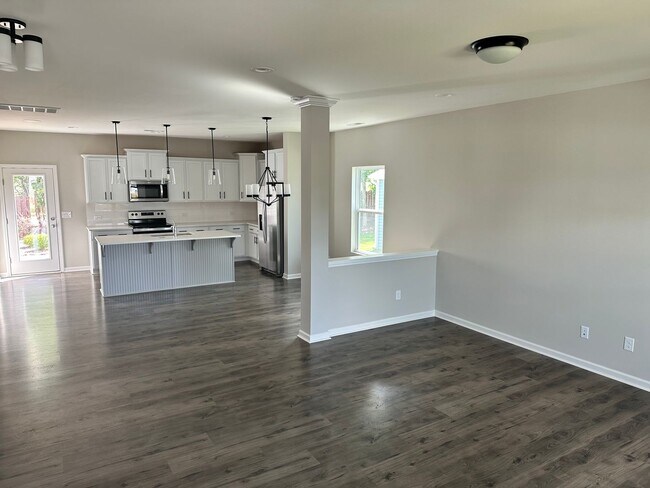 Foto del edificio - Brand New 5 Bedroom Model Home
