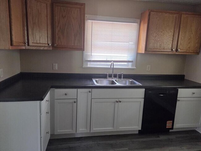 Foto del edificio - 3711 N Gladstone Ave