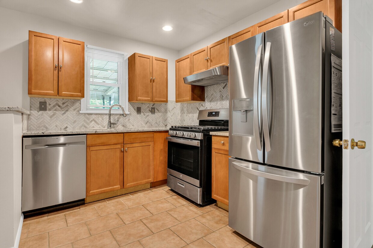 Primary Photo - 5705 Rollins Ln