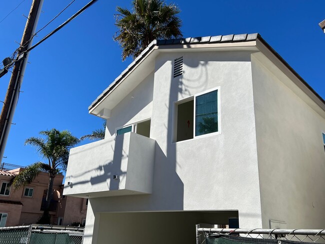 Building Photo - 202 18th St