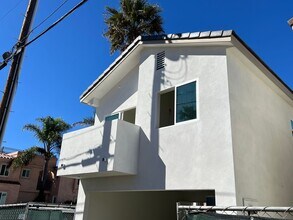 Building Photo - 202 18th St