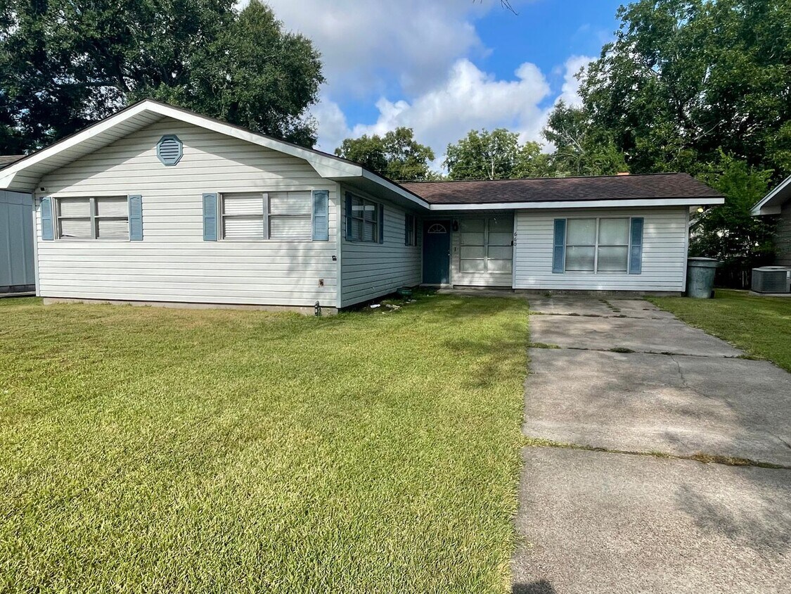 Foto principal - 660 Enfield Ln, Beaumont, TX 77706