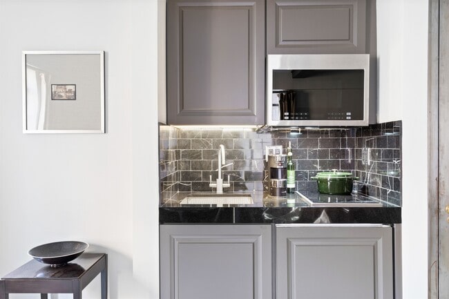 Building Photo - 45 Tudor City Pl