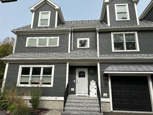 Building Photo - 250 Ash St