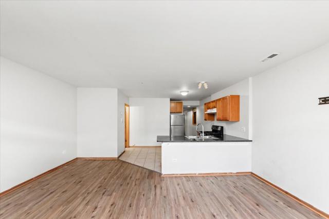 Building Photo - 3 bedroom in Chicago IL 60612