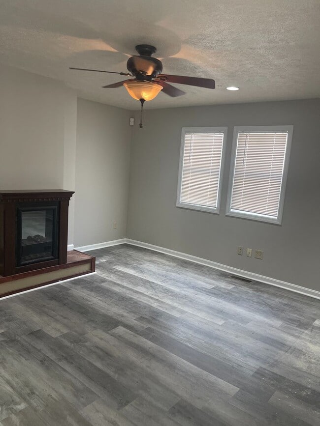 Building Photo - Newly Remodeled Home