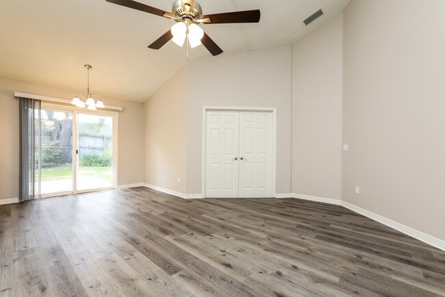 Foto del edificio - 354 Morning Creek Cir